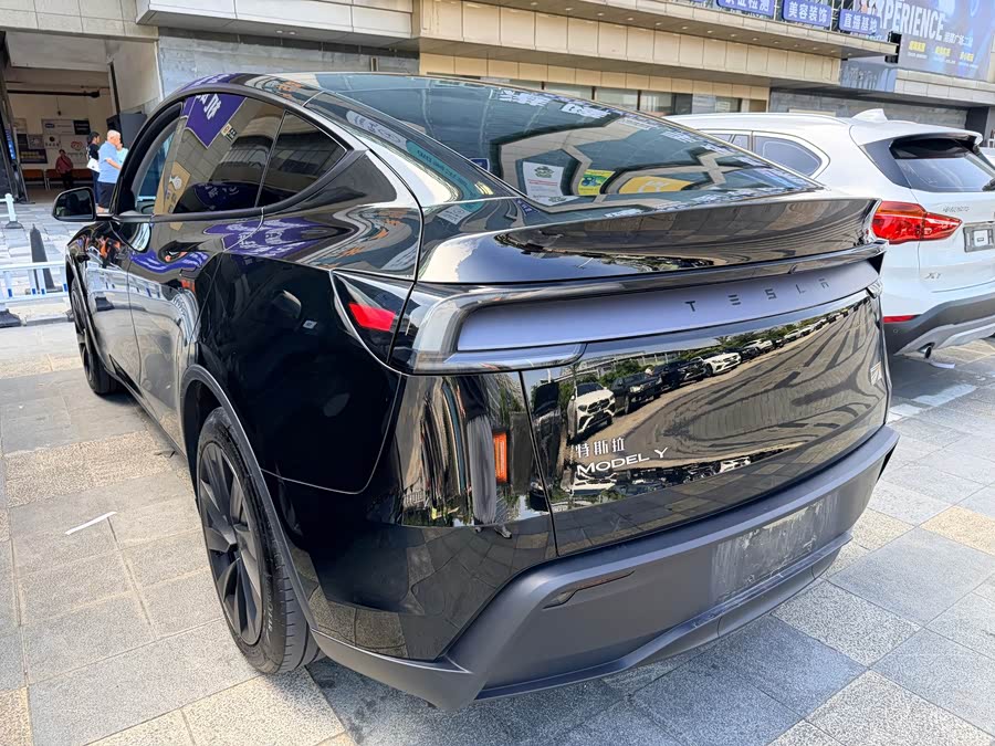 Model Y 2025 RWD - zdjęcie 14