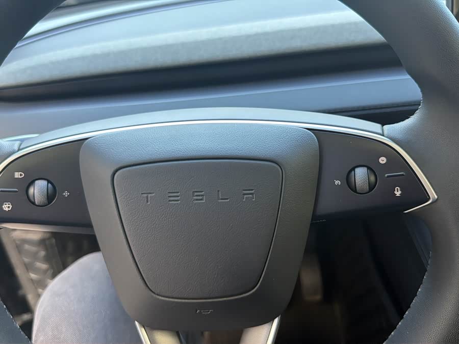 Model Y 2025 RWD - zdjęcie 20