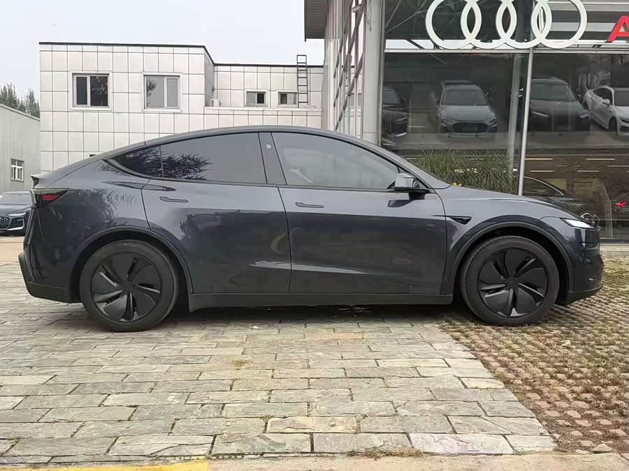 Model Y 2025 RWD - zdjęcie 3