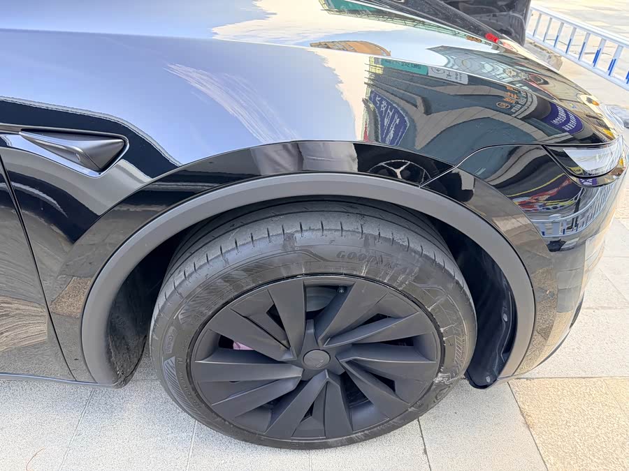Model Y 2025 RWD - zdjęcie 4