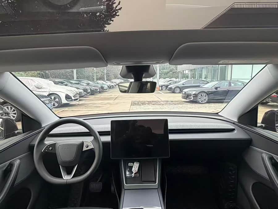 Model Y 2025 RWD - zdjęcie 7