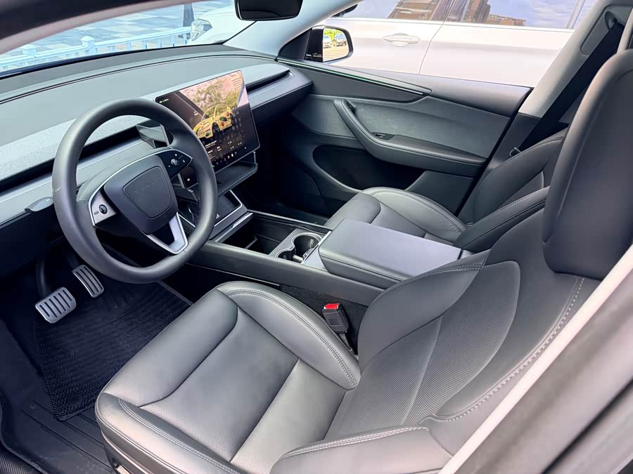 Model Y 2025 RWD - zdjęcie 7