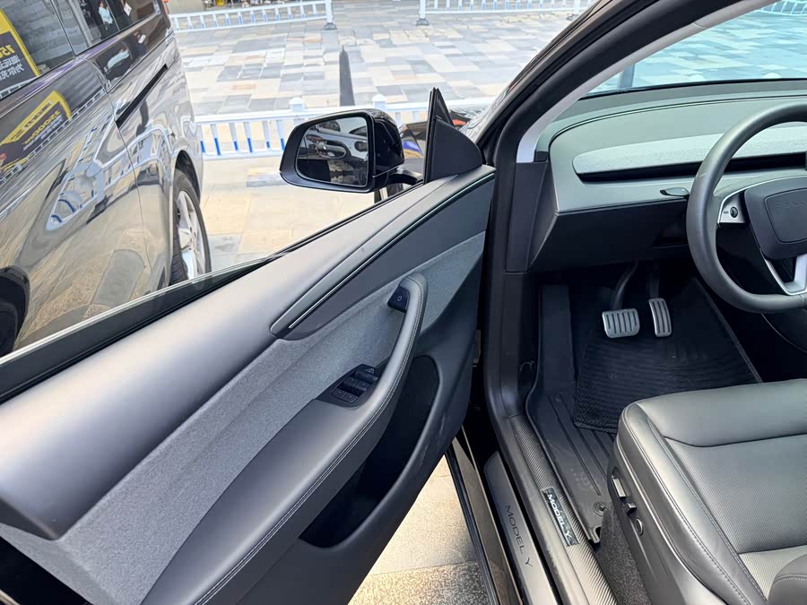 Model Y 2025 RWD - zdjęcie 8