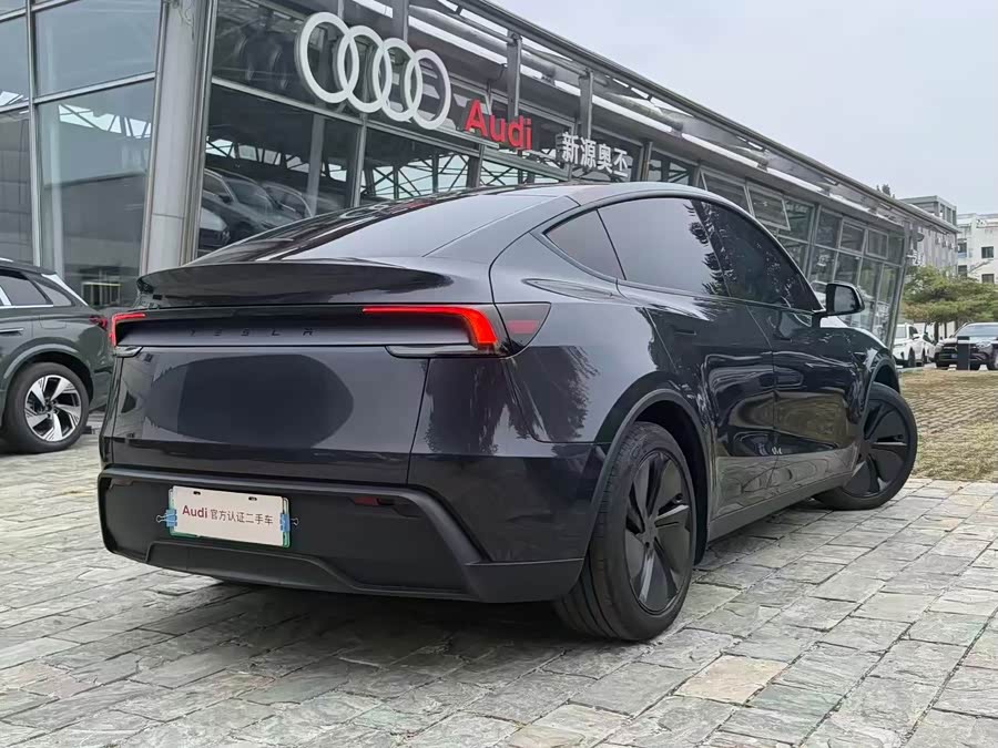 Model Y 2025 RWD - zdjęcie 9