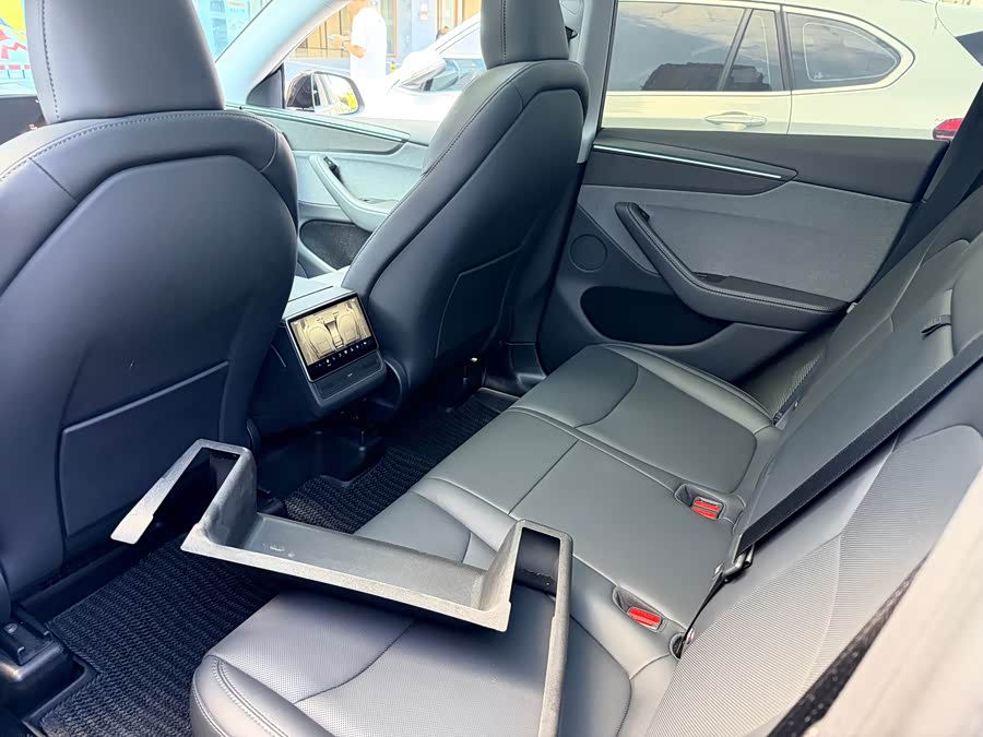 Model Y 2025 RWD - zdjęcie 9