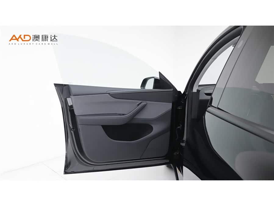 Model Y 2025 RWD - zdjęcie 10