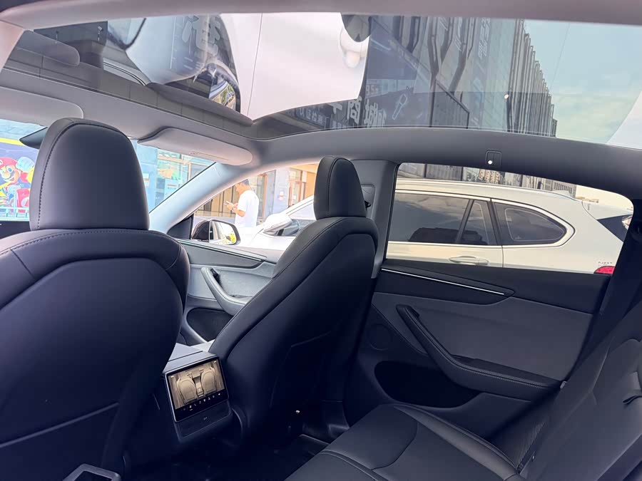 Model Y 2025 RWD - zdjęcie 10