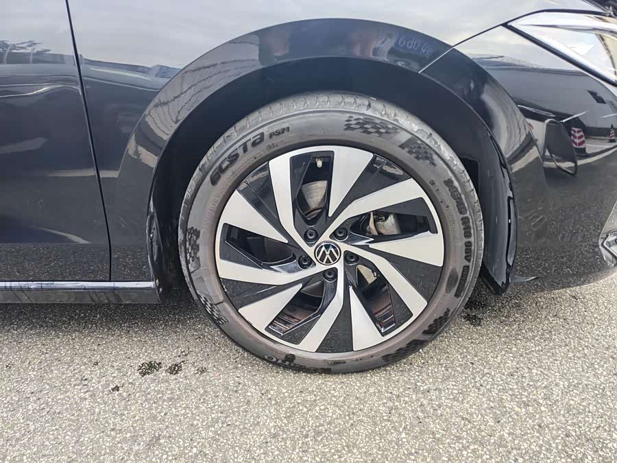 Passat 2025 Pro 380TSI Dragon Edition - zdjęcie 15