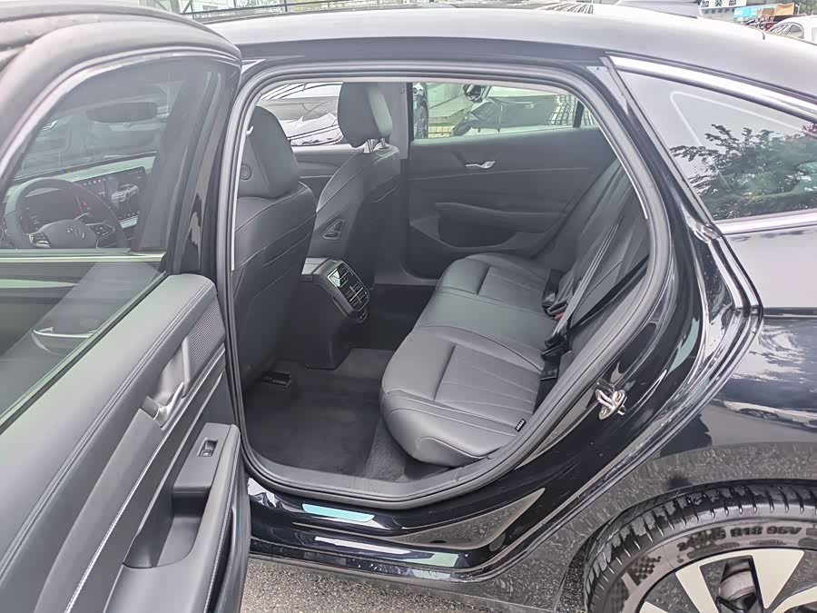 Passat 2025 Pro 380TSI Dragon Edition - zdjęcie 20