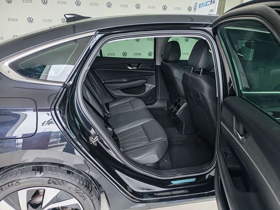 Passat 2025 Pro 380TSI Dragon Edition - zdjęcie 9