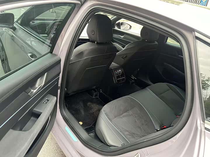 Passat 2025 Pro 380TSI Starry Dragon Edition - zdjęcie 15
