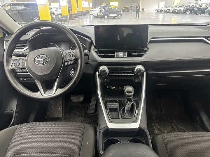 RAV4 2024 2.0L CVT 2WD Urban - zdjęcie 18