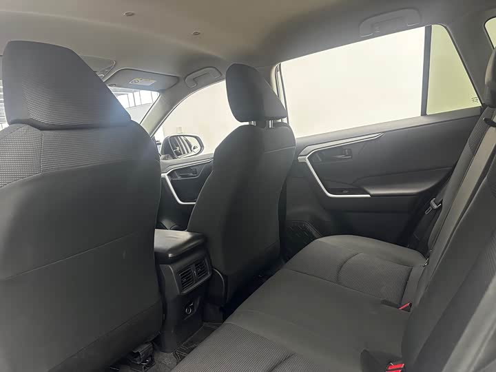 RAV4 2024 2.0L CVT 2WD Urban - zdjęcie 19