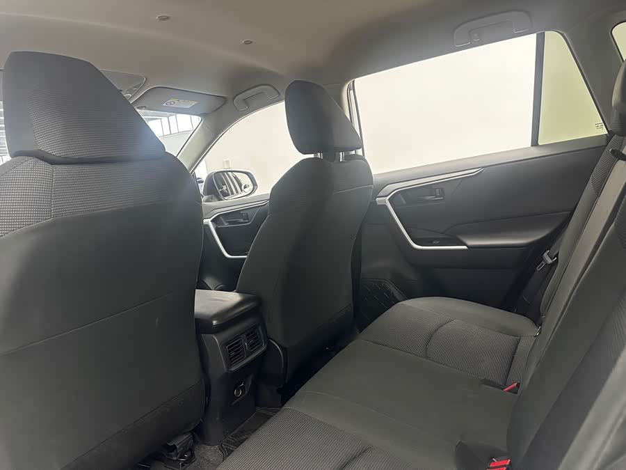RAV4 2024 2.0L CVT 2WD Urban - zdjęcie 8