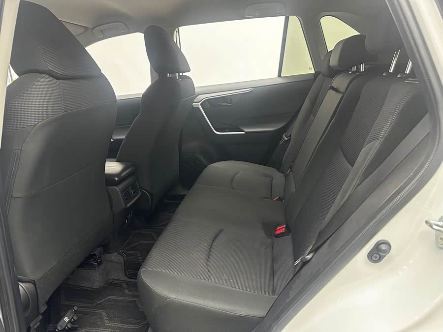 RAV4 2024 2.0L CVT 2WD Urban - zdjęcie 9