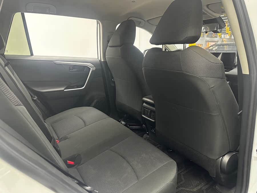 RAV4 2024 2.0L CVT 2WD Urban - zdjęcie 10