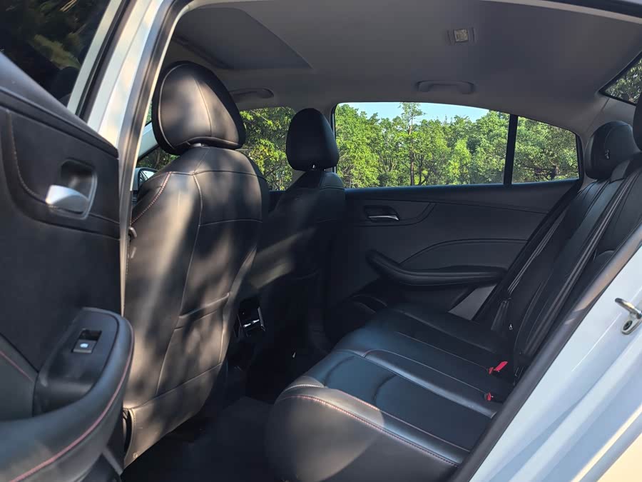 Roewe i5 2023 1.5L Manual Superior - zdjęcie 11