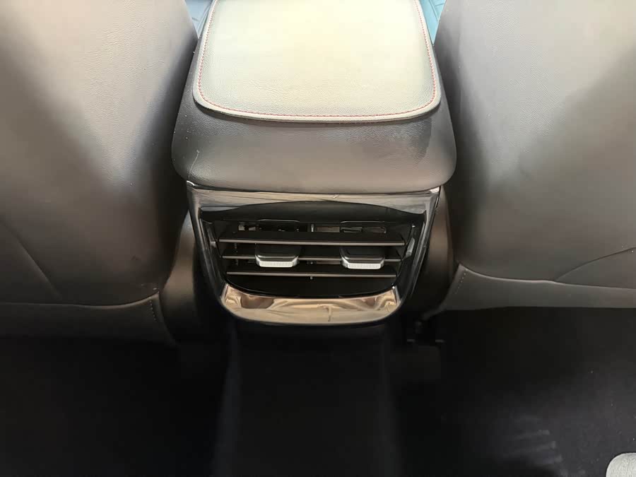 Roewe i5 2023 1.5L Manual Superior - zdjęcie 14