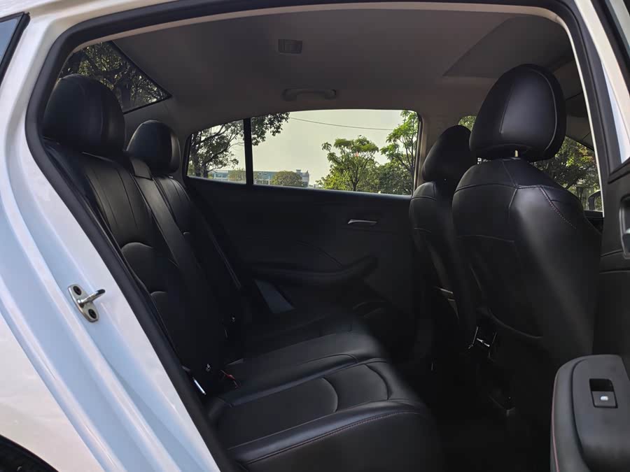 Roewe i5 2023 1.5L Manual Superior - zdjęcie 16