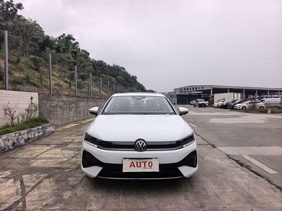 Sagitar 2026 L 300TSI DSG Luxury - zdjęcie 2