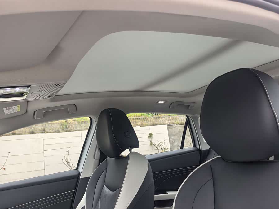 Sagitar 2026 L 300TSI DSG Luxury - zdjęcie 18