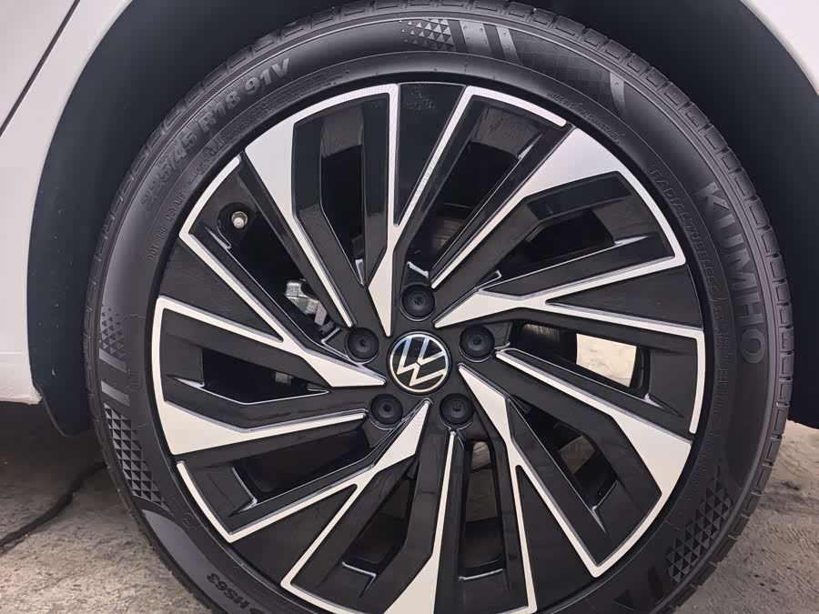 Sagitar 2026 L 300TSI DSG Luxury - zdjęcie 19