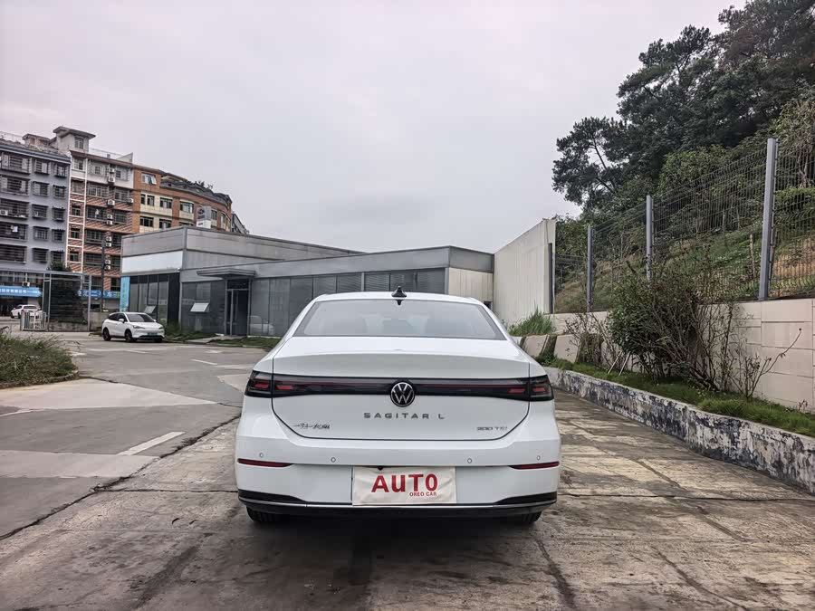 Sagitar 2026 L 300TSI DSG Luxury - zdjęcie 6