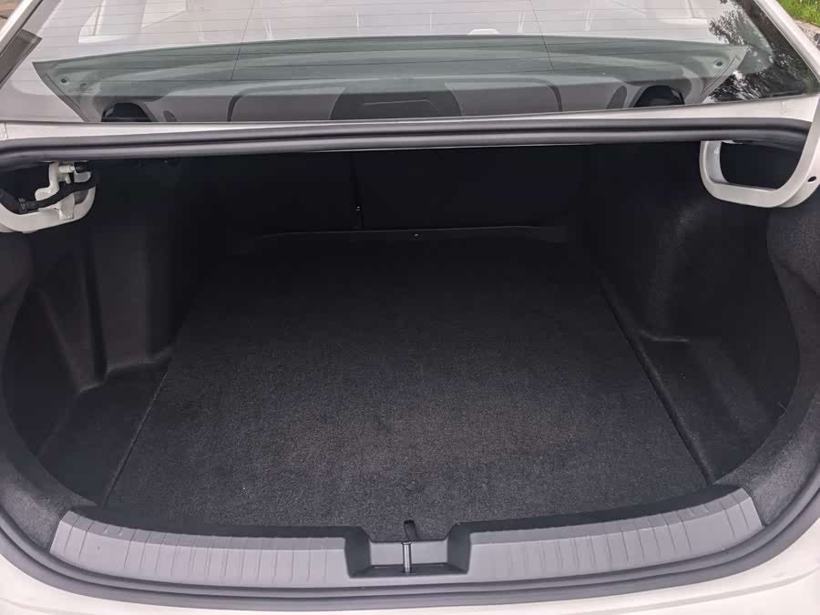 Sagitar 2026 L 300TSI DSG Luxury - zdjęcie 9