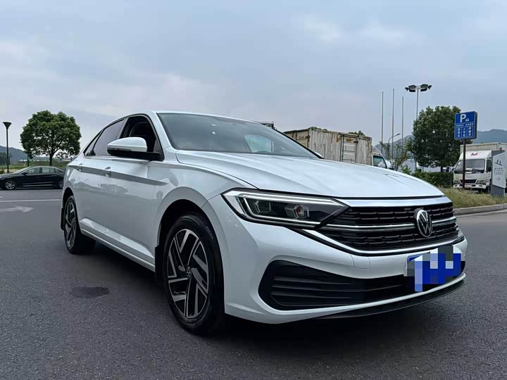 Sagitar 300TSI DSG Flyover Edition - zdjęcie 13