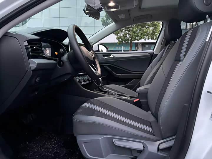 Sagitar 300TSI DSG Flyover Edition - zdjęcie 14