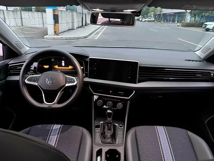 Sagitar 300TSI DSG Flyover Edition - zdjęcie 15