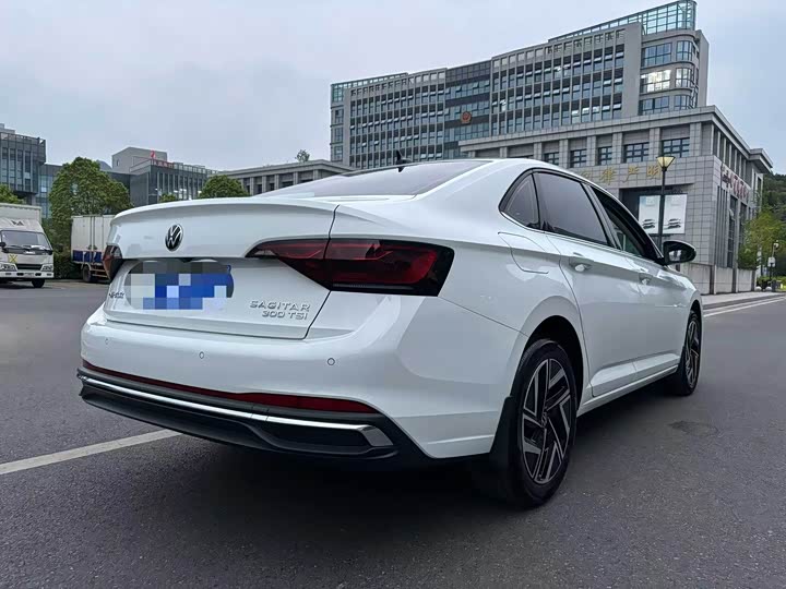 Sagitar 300TSI DSG Flyover Edition - zdjęcie 19