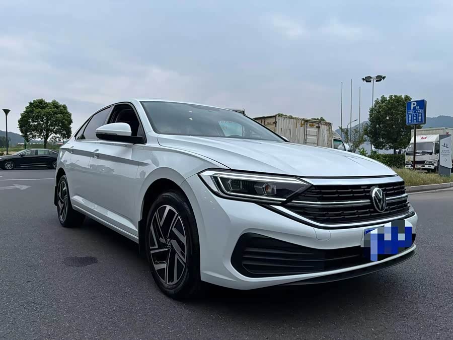 Sagitar 300TSI DSG Flyover Edition - zdjęcie 3