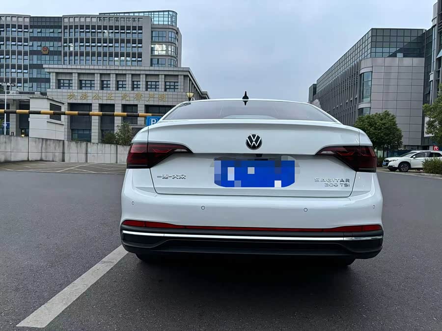 Sagitar 300TSI DSG Flyover Edition - zdjęcie 8