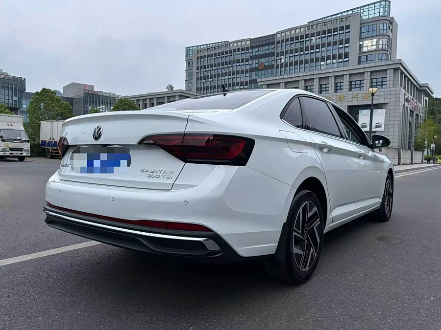 Sagitar 300TSI DSG Flyover Edition - zdjęcie 9