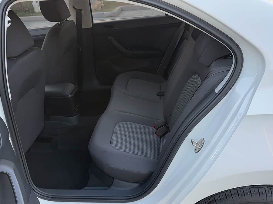 Santana 2021 1.5L Manual Style Version - zdjęcie 11
