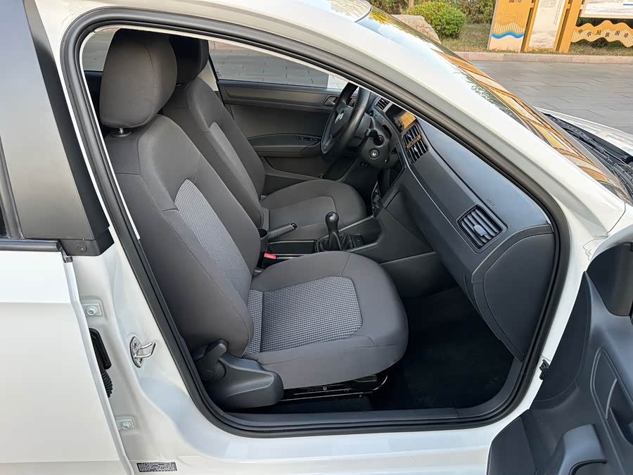 Santana 2021 1.5L Manual Style Version - zdjęcie 13