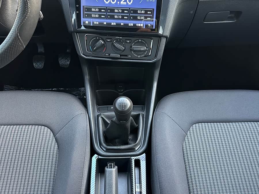 Santana 2021 1.5L Manual Style Version - zdjęcie 15