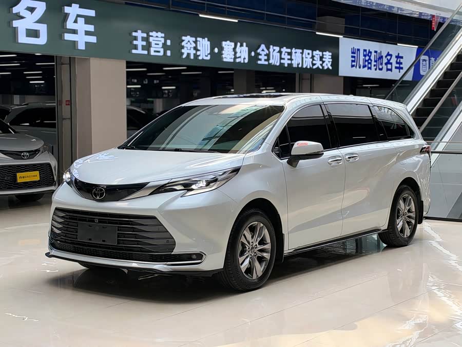 Sienna 2024 2.5L Hybrid 4WD Premium - zdjęcie 1