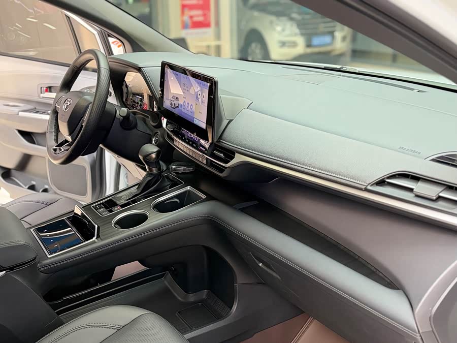 Sienna 2024 2.5L Hybrid 4WD Premium - zdjęcie 13