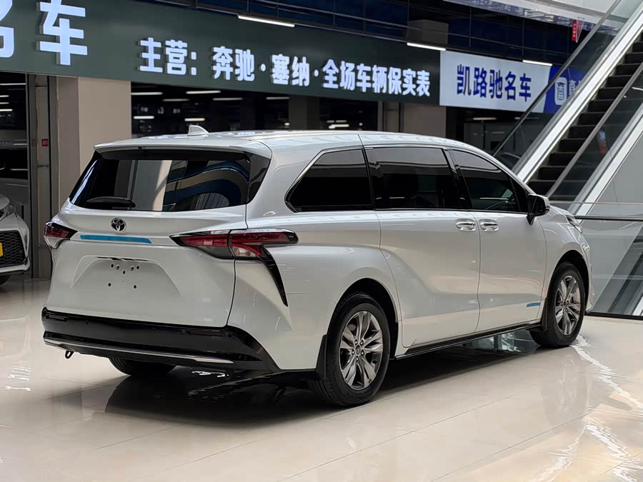 Sienna 2024 2.5L Hybrid 4WD Premium - zdjęcie 16