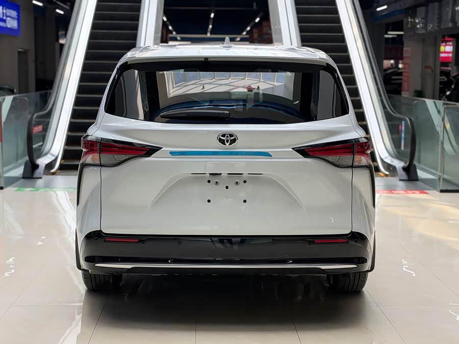 Sienna 2024 2.5L Hybrid 4WD Premium - zdjęcie 17