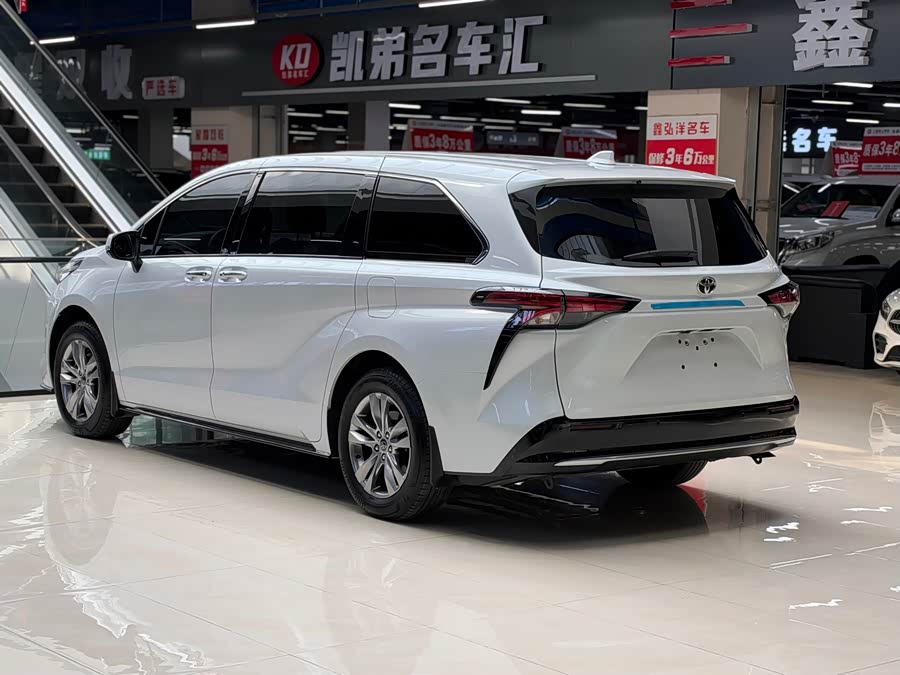 Sienna 2024 2.5L Hybrid 4WD Premium - zdjęcie 18