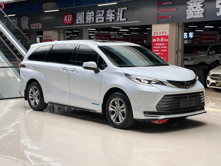 Sienna 2024 2.5L Hybrid 4WD Premium - zdjęcie 3