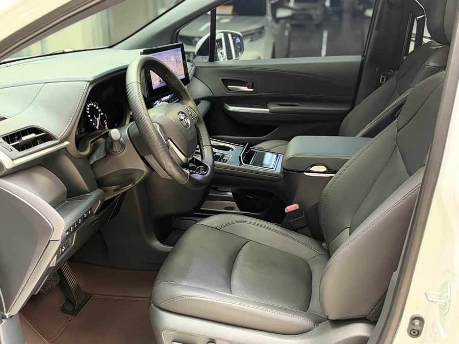 Sienna 2024 2.5L Hybrid 4WD Premium - zdjęcie 4