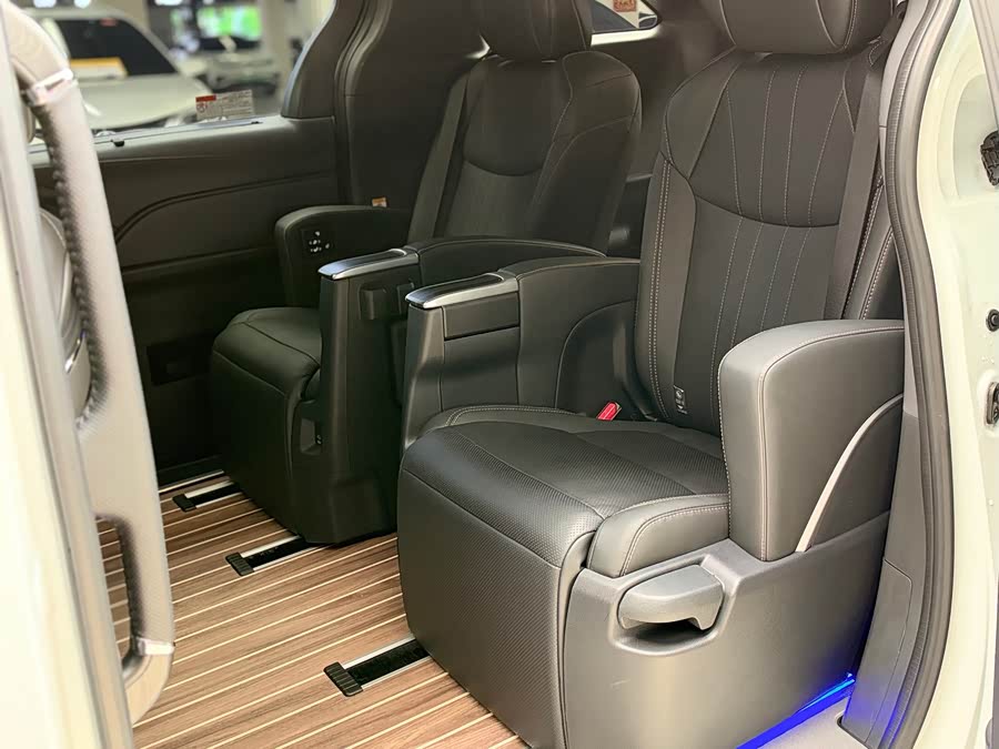Sienna 2024 2.5L Hybrid 4WD Premium - zdjęcie 5