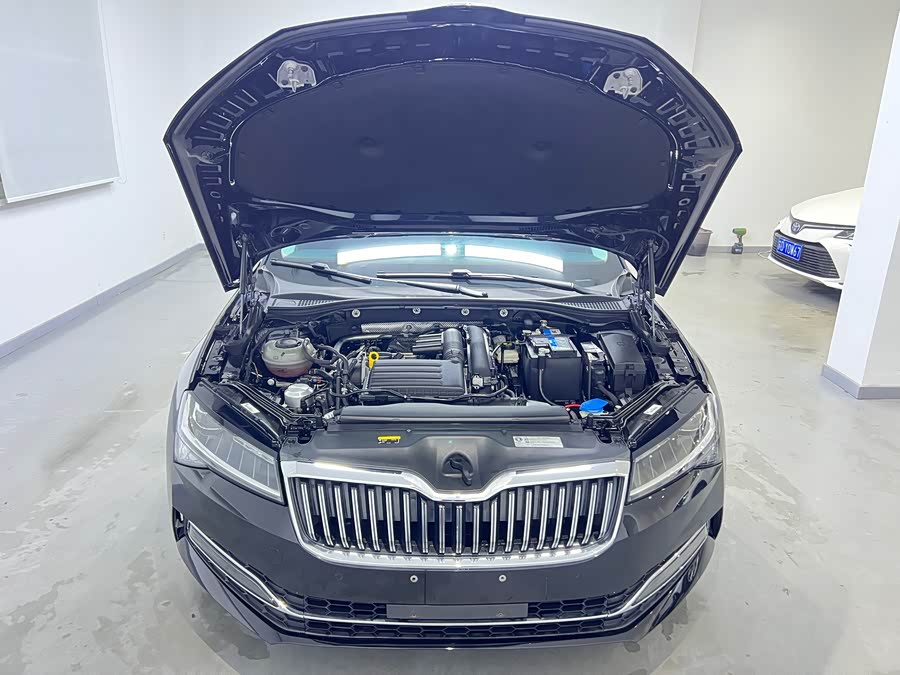 Skoda Superb 2023 TSI280 DSG Luxury - zdjęcie 13