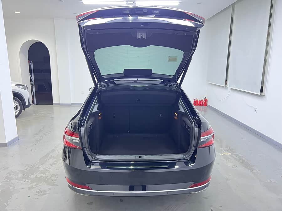 Skoda Superb 2023 TSI280 DSG Luxury - zdjęcie 14