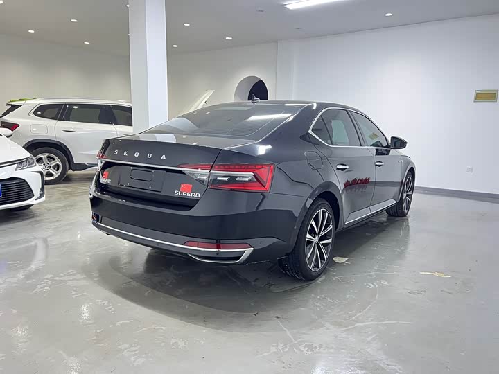 Skoda Superb 2023 TSI280 DSG Luxury - zdjęcie 17