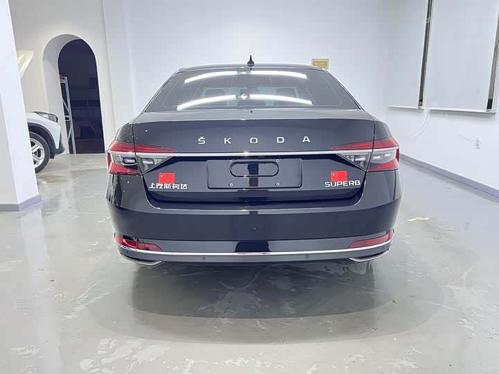 Skoda Superb 2023 TSI280 DSG Luxury - zdjęcie 18